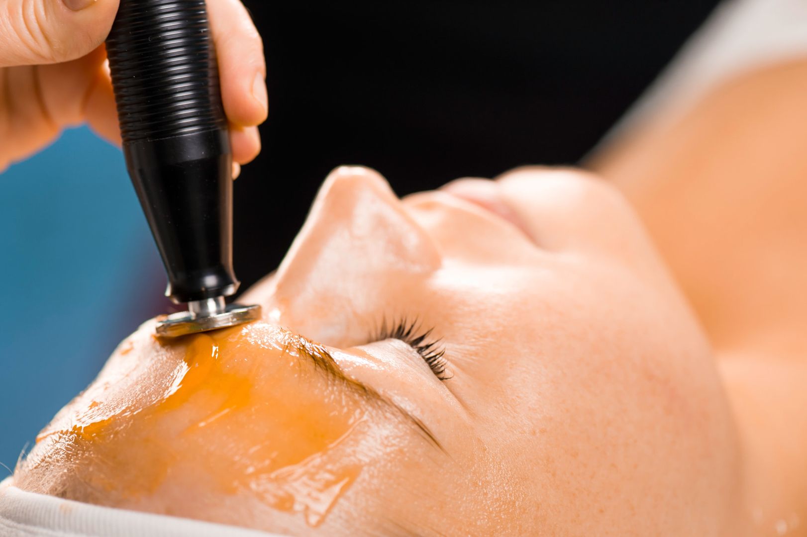 Environ® First-IN- Behandlung auf einer Stirn